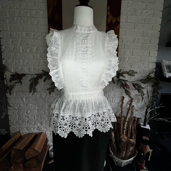 NWOT - Guipure Peplum blouse - Picture 2 of 13